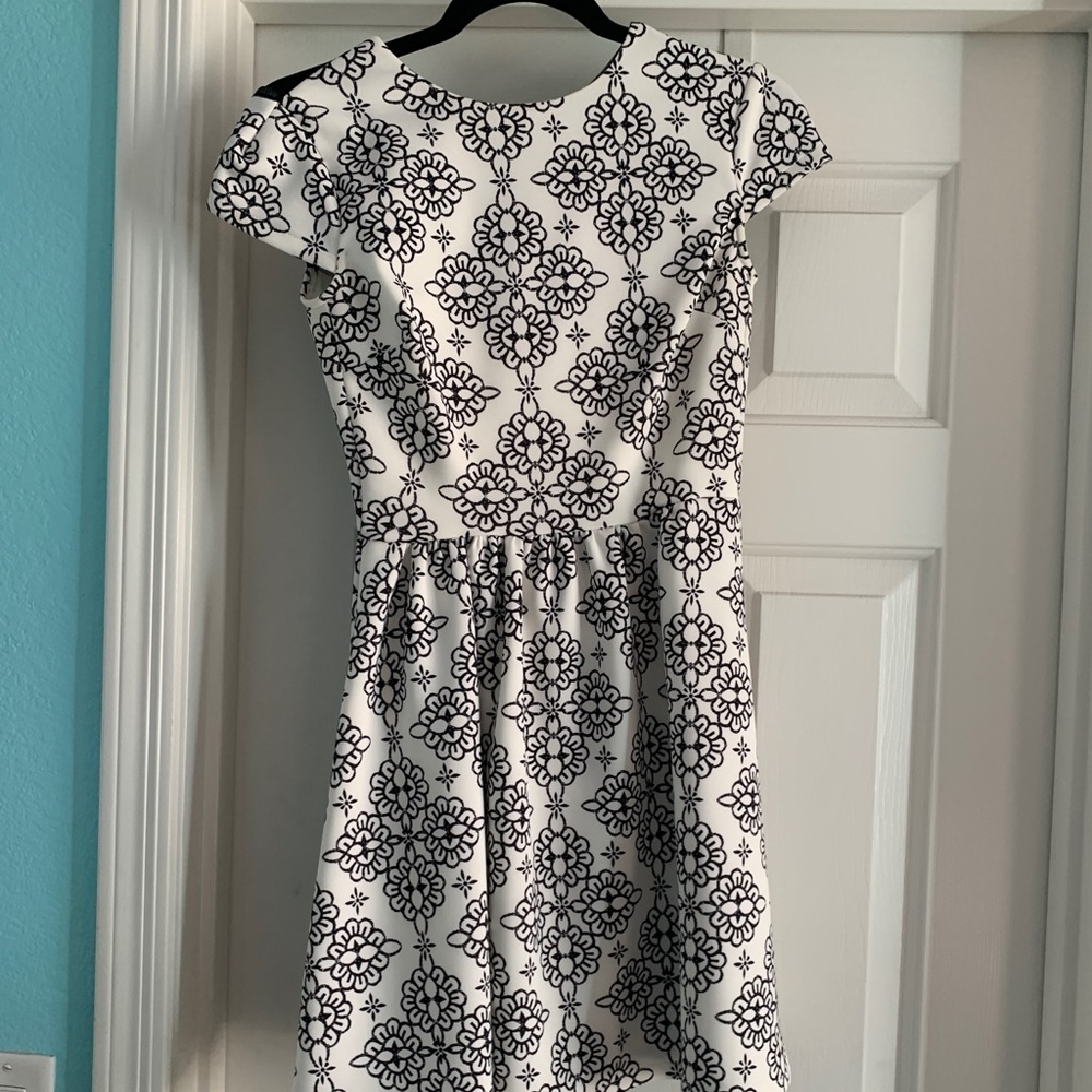 B. Darlin white and black floral dress! Size 1/2